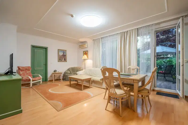 Тристаен апартамент с двор в Лозенец, затворен комплекс Maison Sofia