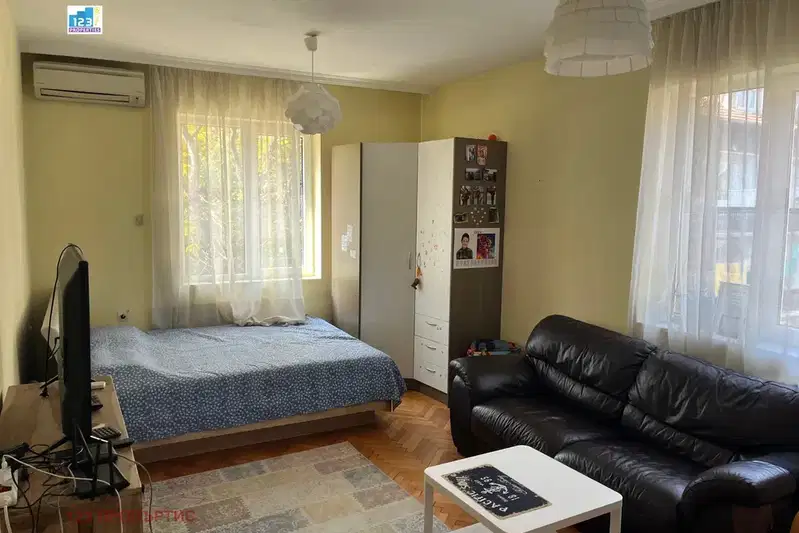 3-room apartment in Lozenets with terrace and air conditioning