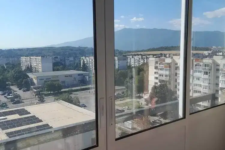 Едностаен апартамент в Люлин 4 с тераса на 11-ти етаж