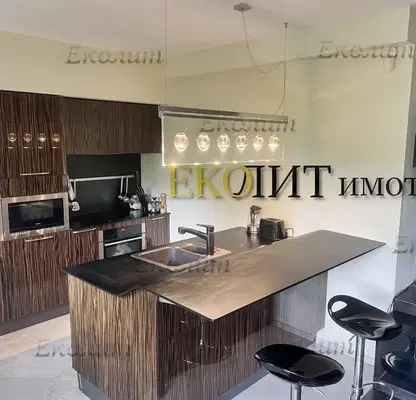 Снимка 2 — 3-стаен апартамент с двор и паркомясто в м-т Детски град