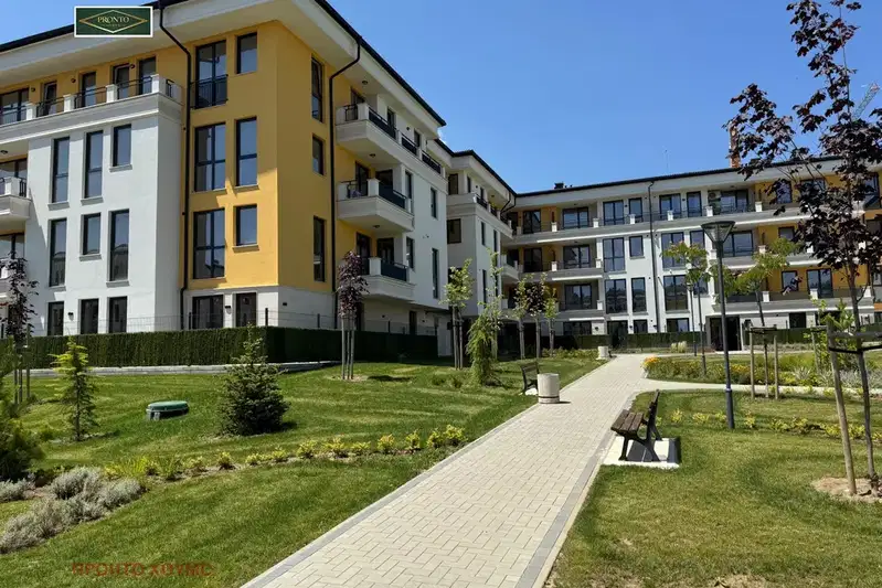Spacious 4-room apartment with large yard in Malinova dolina