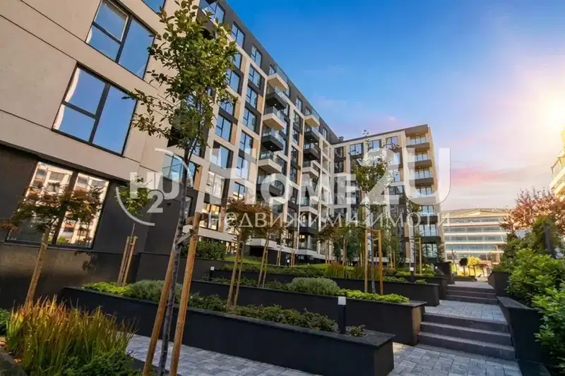 Three-room apartment in Manastirski Livadi with panoramic view