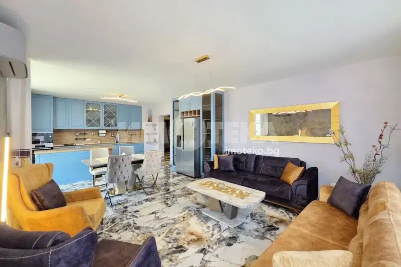 Spacious 3-room apartment in Manastirski Livadi with garage
