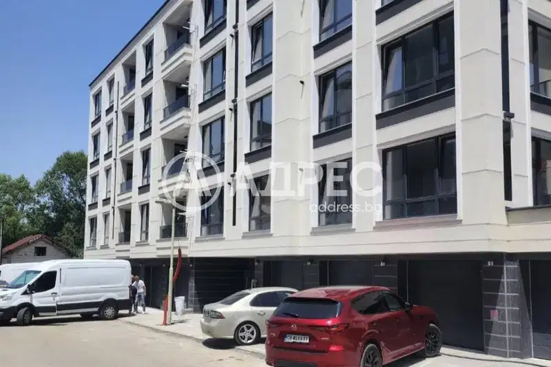 Three-room apartment with south aspect in Manastirski Livadi