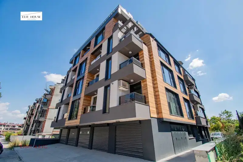 Spacious 4-room apartment in Manastirski Livadi with panoramic terrace