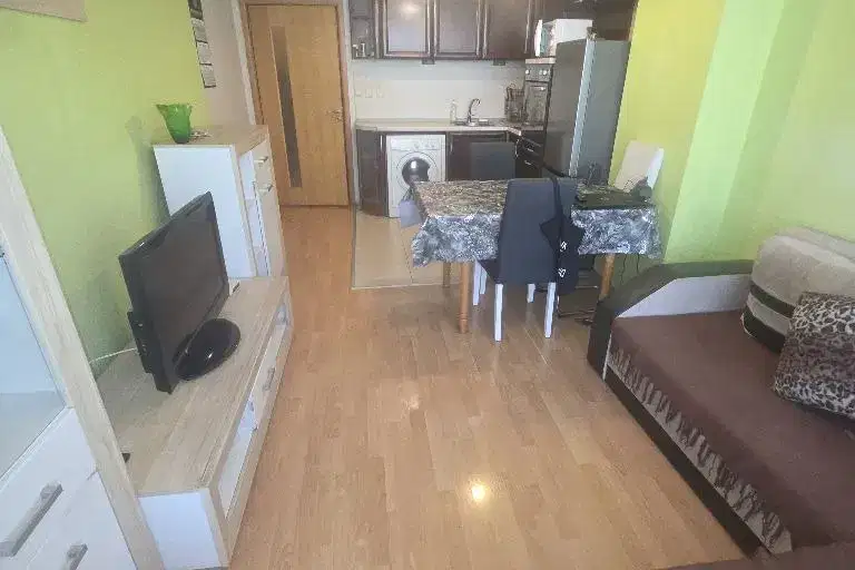 Two-room apartment in Manastirski Livadi with balcony