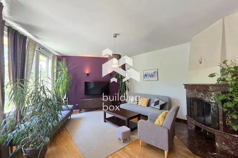 Three-room apartment in Manastirski Livadi with terrace
