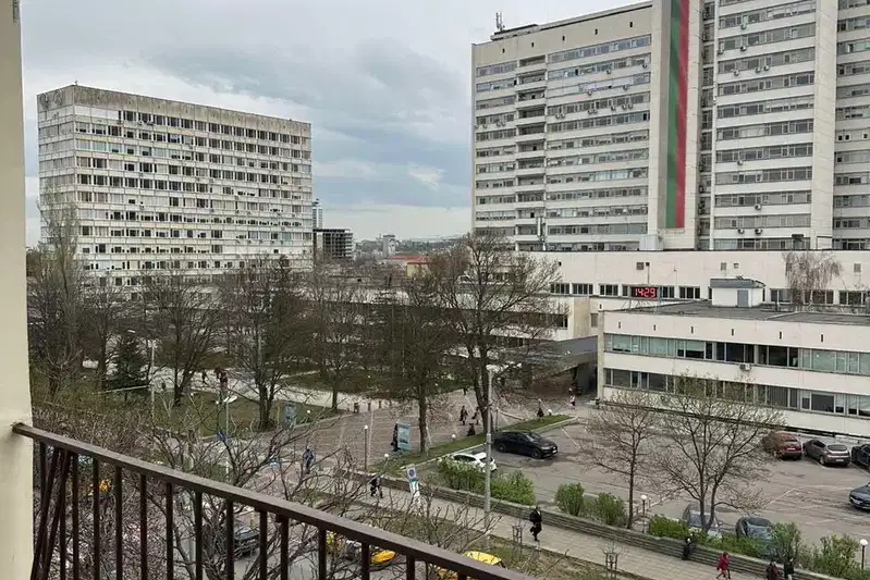 Двустаен апартамент с тераса в Медицинска академия, София