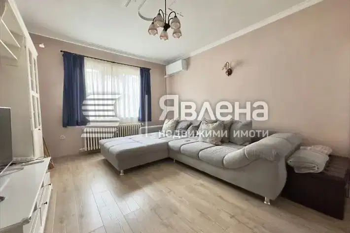 Three-room apartment with two bedrooms in Meditsinska akademiya, Sofia