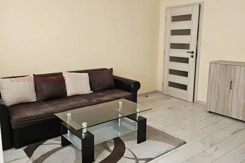 Three-room apartment with balcony in Meditsinska Akademiya, Sofia