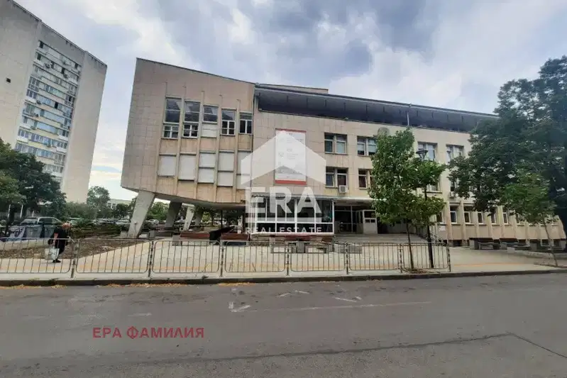 3-стаен апартамент в Медицинска академия с нов ремонт