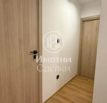 Снимка 4 — Двустаен апартамент в Младост 3 с основен ремонт