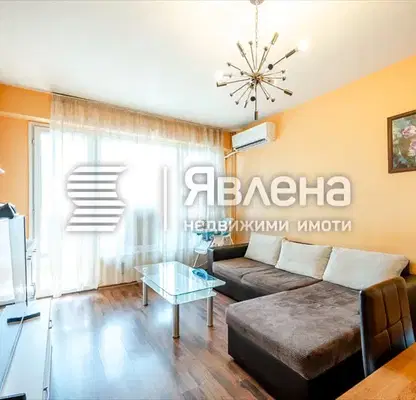 Снимка 3 — Двустаен апартамент в Младост 4 с остъклена тераса