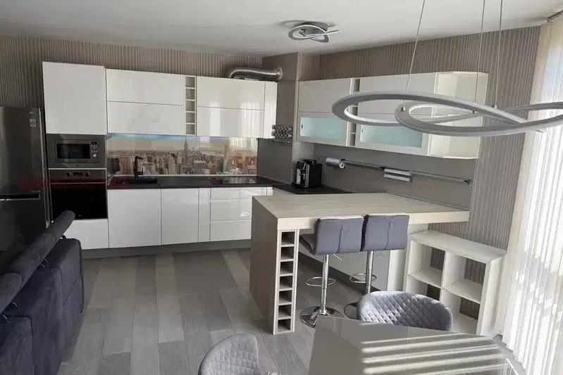 3-bedroom apartment in Sofiya, Mladost 4