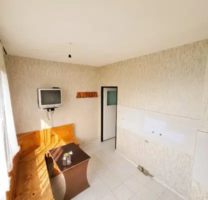 Photo 2 — Three-room apartment in Mladost 4 with functional layout