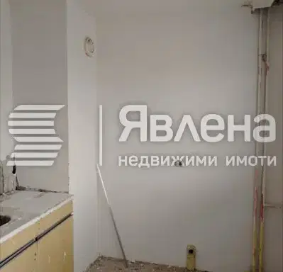 Снимка 3 — Гарсониера в Надежда 4, София с източно изложение