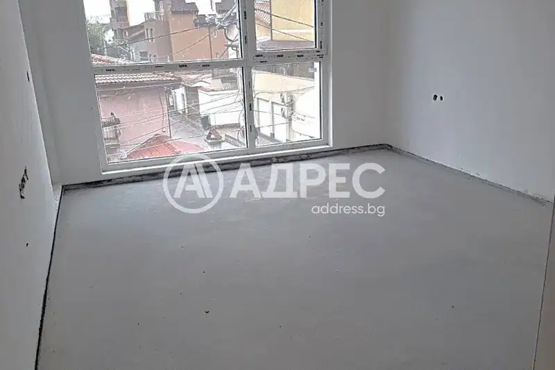 Двустаен апартамент с югоизточно изложение в Надежда 4, София
