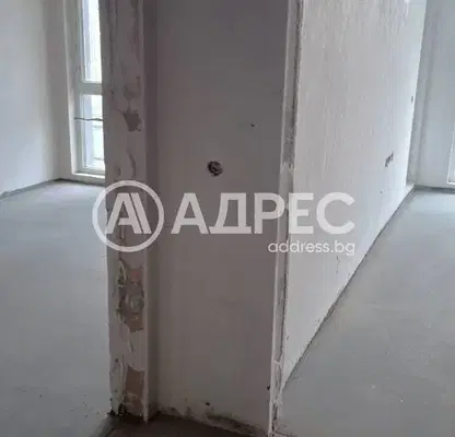 Снимка 2 — Двустаен апартамент с югоизточно изложение в Надежда 4, София