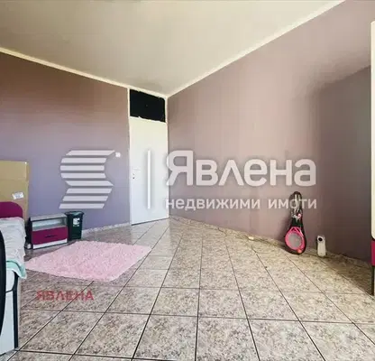 Снимка 2 — Тристаен апартамент с две тераси в Обеля 1, София