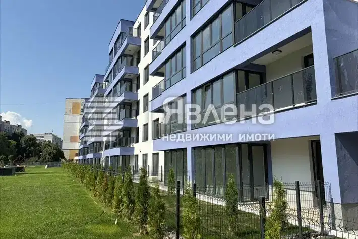 Двустаен апартамент в Обеля 2 с балкон и асансьор