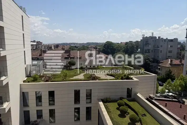 Просторен 3-стаен апартамент с тераса в Оборище, София