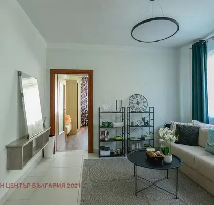 Photo 5 — Three-room apartment in Oborishte with glazed terrace