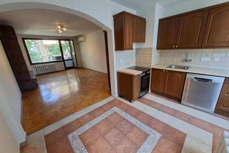Spacious 3-room apartment with large terrace in Oborishte, Sofia