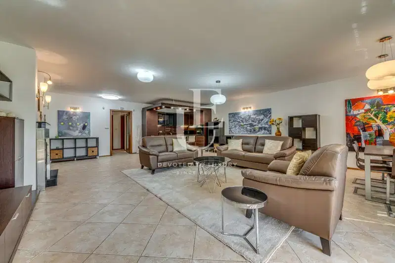 Spacious 4-room apartment in Oborishte with panoramic terrace