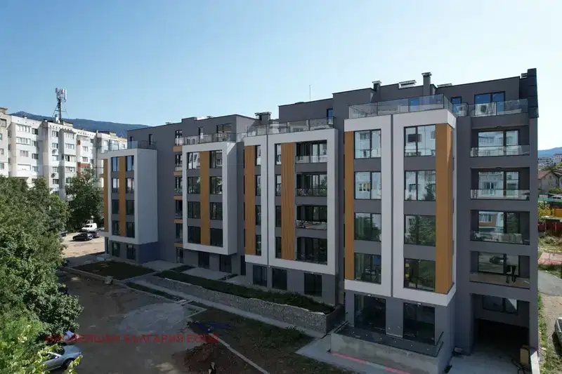 Three-room apartment with yard in Ovcha kupel, Sofia