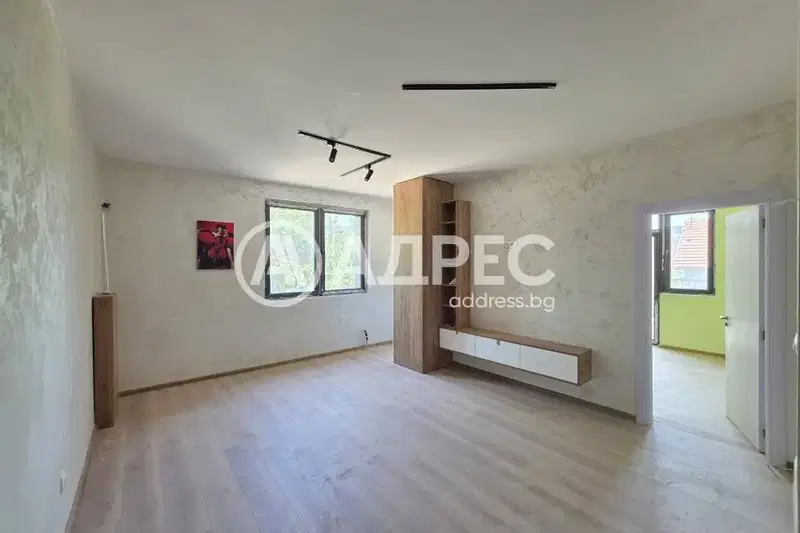 Three-room apartment with parking space in Ovcha kupel, Sofia