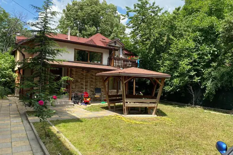 Three-room apartment with yard in Ovcha kupel, Sofia