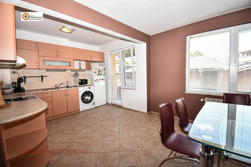 3-bedroom apartment in Sofiya, Pavlovo