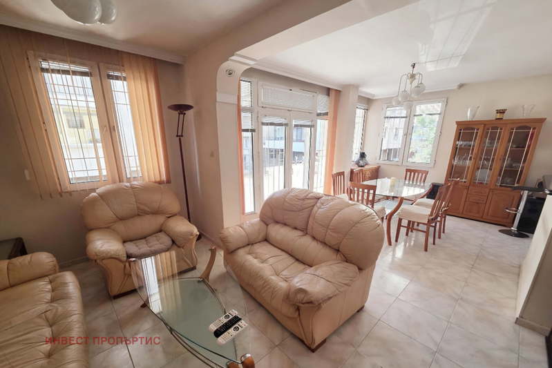 4-bedroom apartment in Sofiya, Reduta