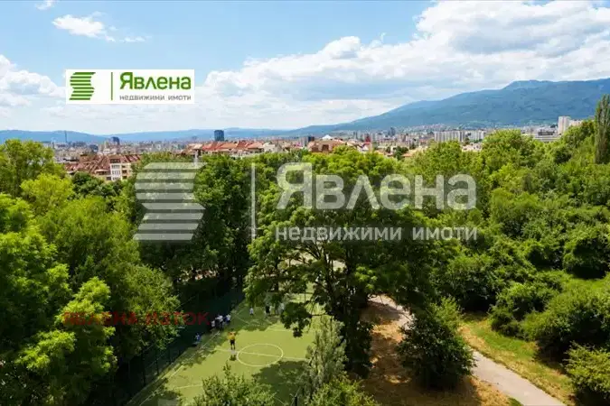 Четиристаен апартамент с панорамна гледка в Редута, София