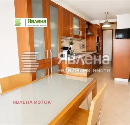 Снимка 3 — Четиристаен апартамент с панорамна гледка в Редута, София