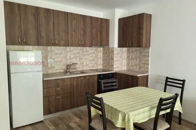 Тристаен апартамент с две тераси в Редута, София