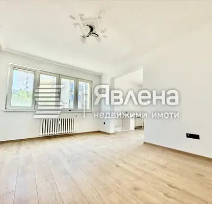 Снимка 5 — Тристаен апартамент с южен балкон в Сердика, София
