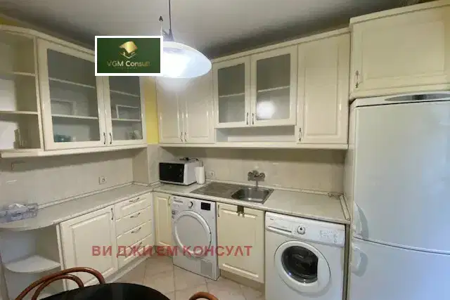 Тристаен апартамент в Стрелбище с усвоена тераса