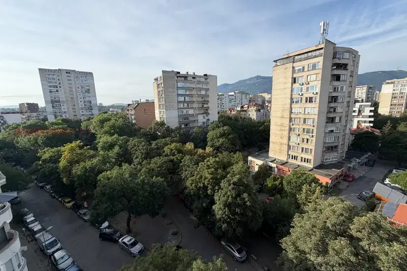 Three-room apartment with 4 balconies in Strelbishte, Sofia