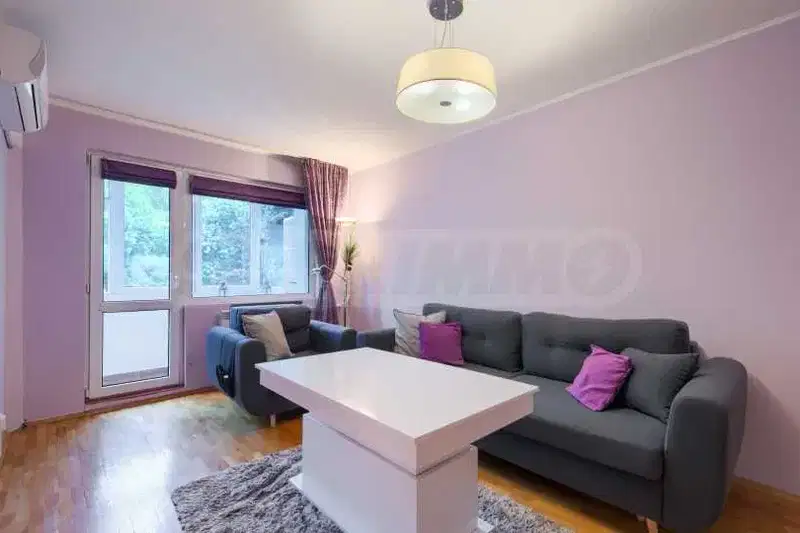 Three-room apartment with a view of Yuzhen Park in Strelbishte