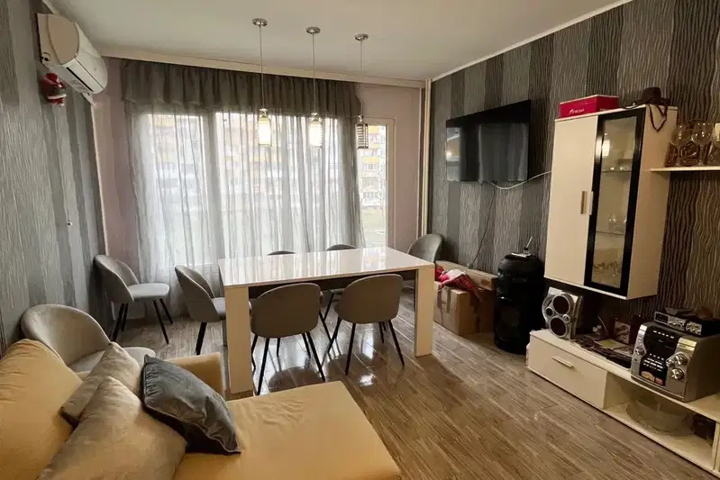 Three-room apartment in Strelbishte with functional layout