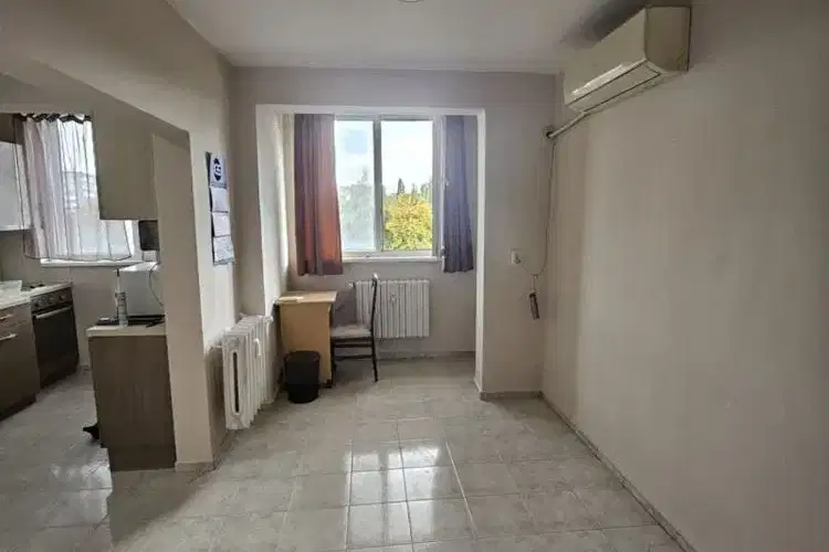 Three-room apartment in Strelbishte with practical layout