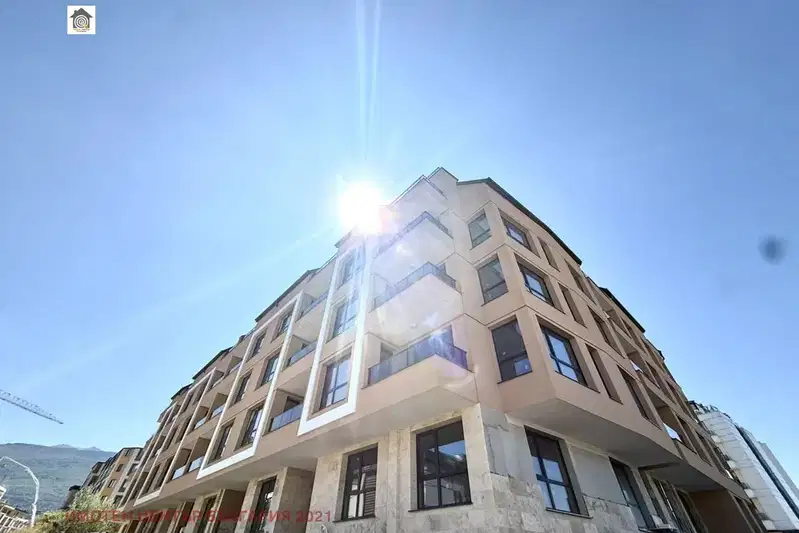 Двустаен апартамент в Студентски град с тераса