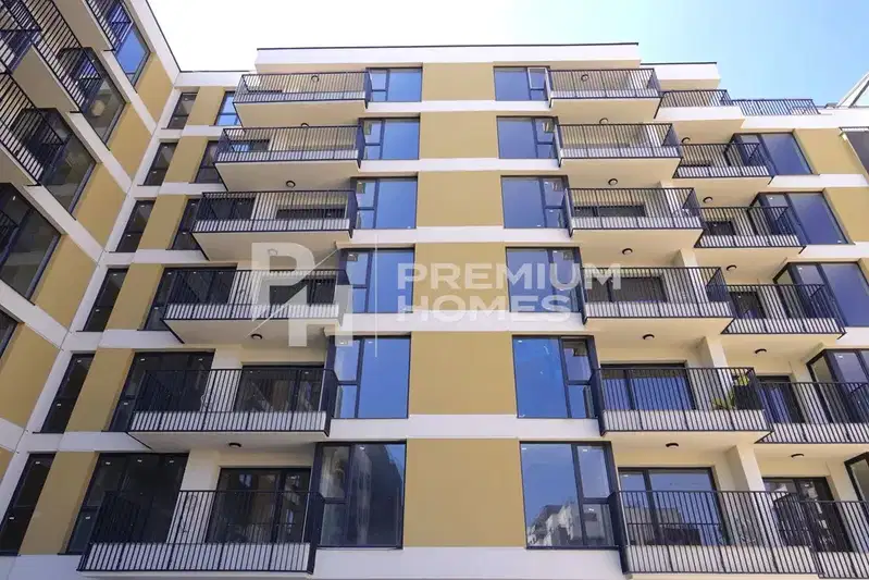 Three-room apartment in Studentski Grad with included basement