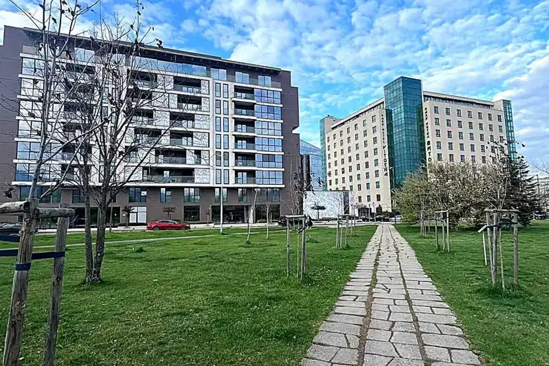 Тристаен апартамент с тераса в Студентски град, София