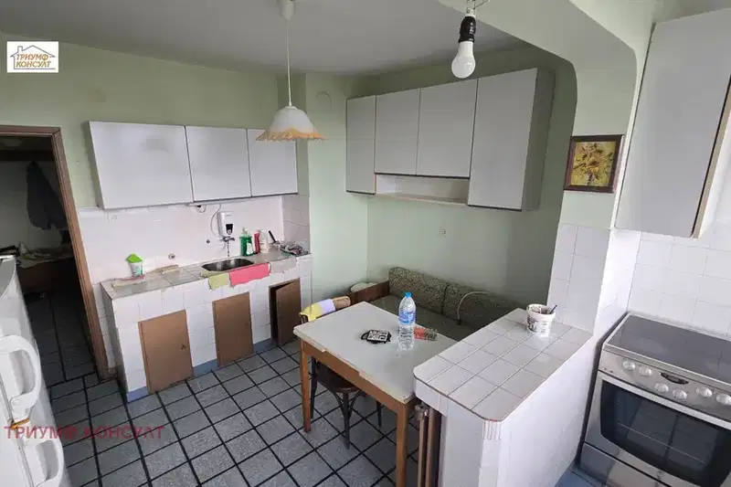 Three-room apartment in Suhata reka with separate kitchen and terrace