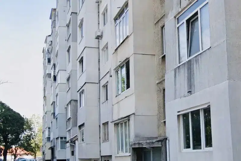 Двустаен апартамент с югозападно изложение в Света Троица, София