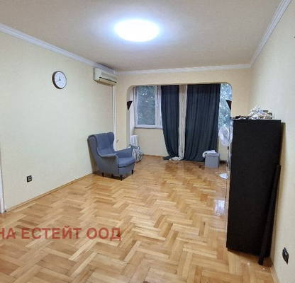 Снимка 2 — Тристаен апартамент с 3 тераси в Света Троица, София