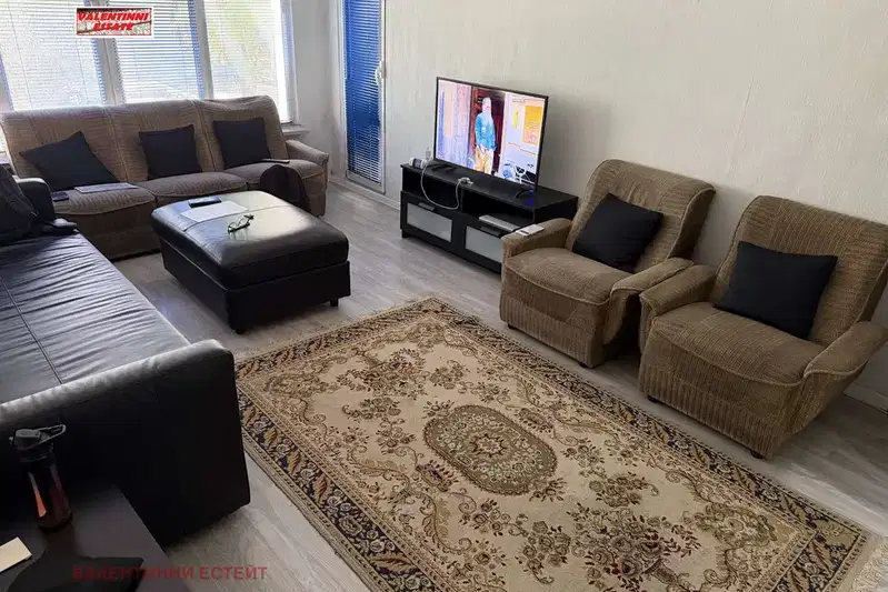Тристаен апартамент в Света Троица с две тераси