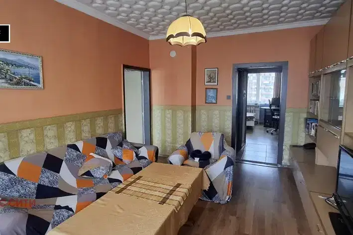 Тристаен апартамент с тераса в Света Троица, София